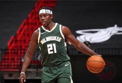 九游游戏平台-【人物】从1比4到2比0 霍勒迪促使雄鹿完成蜕变